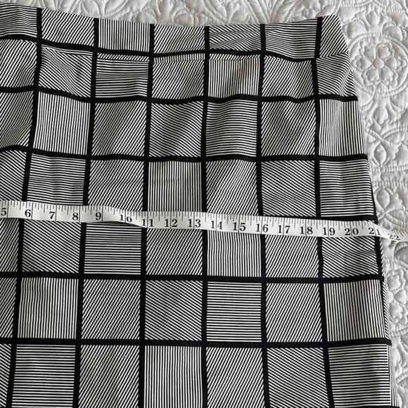 ANN TAYLOR Geometric Pattern  Pencil Skirt Size 14 - Picture 8 of 9